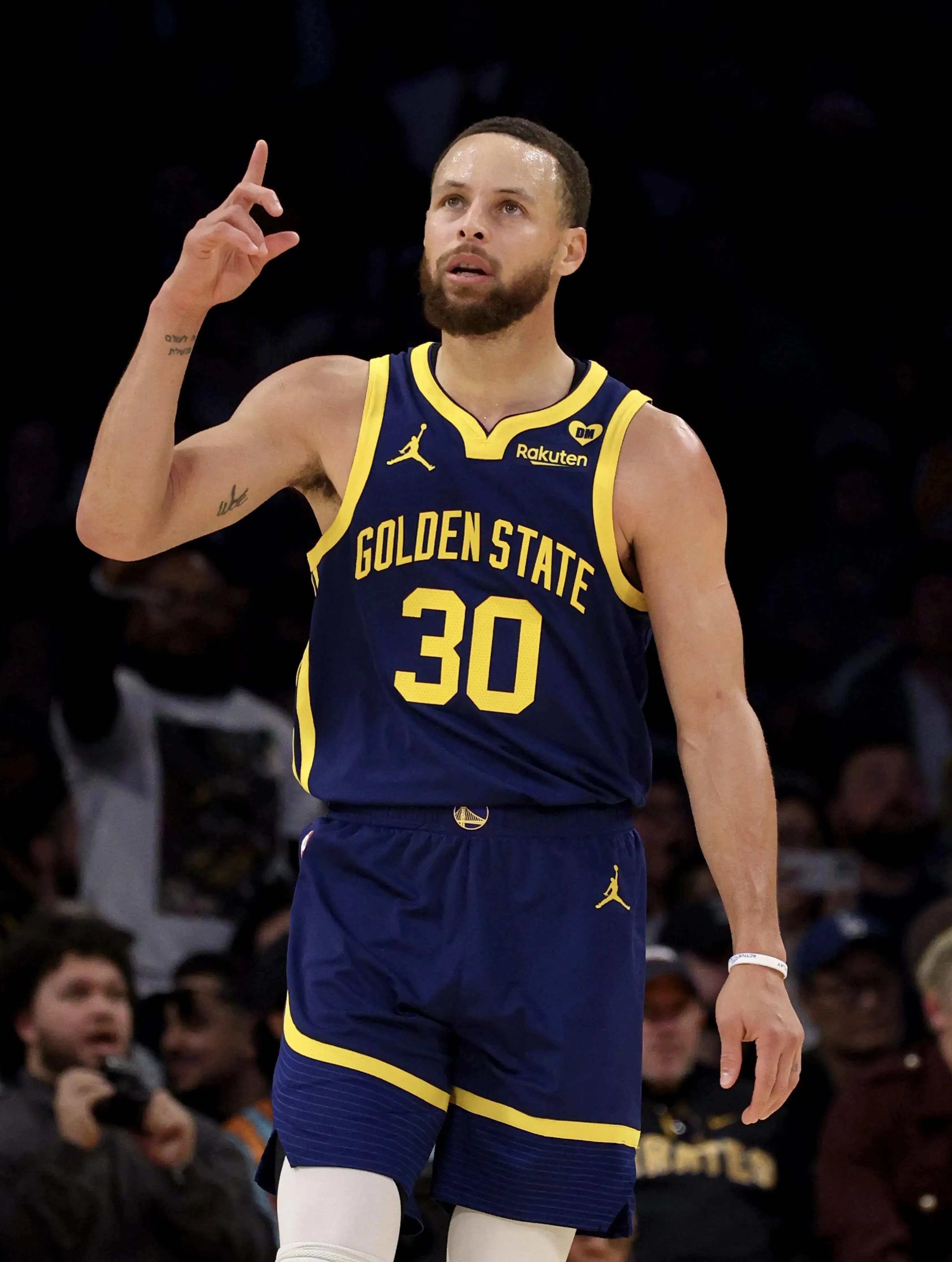 荷甲赛程吃紧，金州勇士今晨回应争议，信心回归，年轻球员得到机会的简单介绍