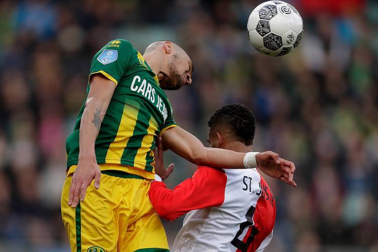 包含冲刺阶段塞维利亚备战荷甲；防线松动细节曝光；赛场秩序良好；训练强度明显提升的词条