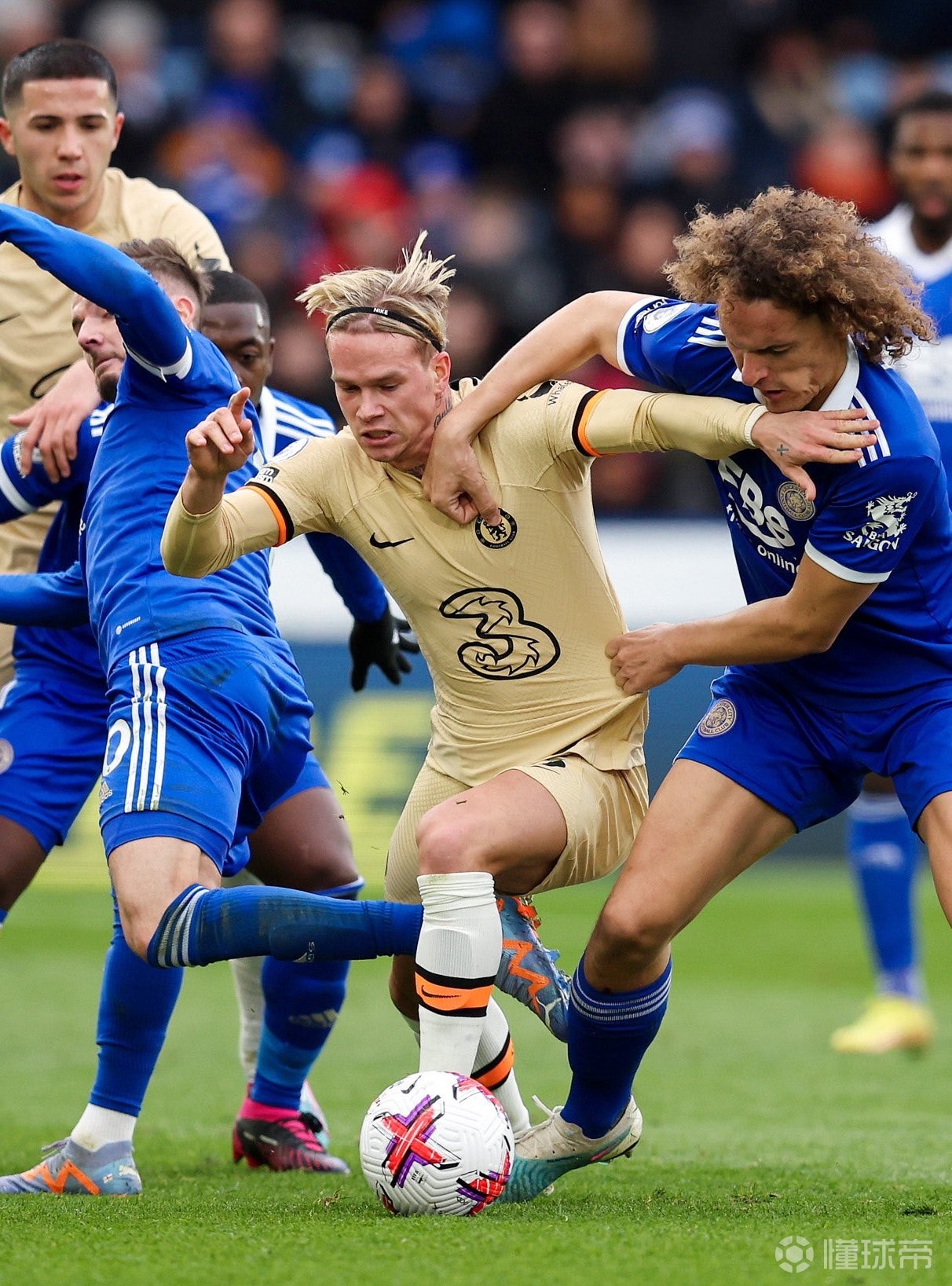 华体会登录入口 -冲刺阶段斯图加特备战足总杯；造点机会细节曝光；引发热议；年轻球员得到机会的简单介绍