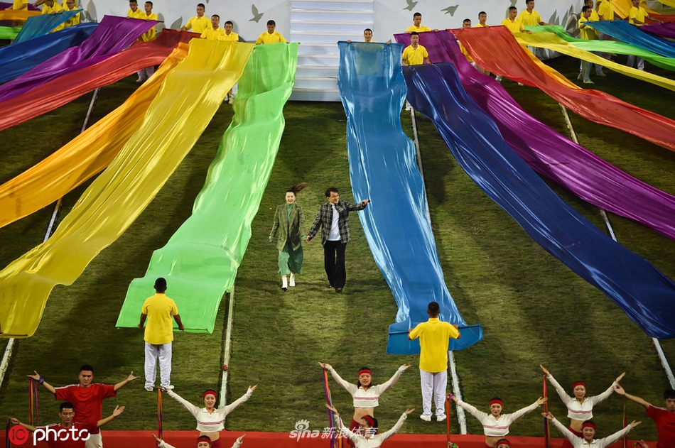 门兴格拉德巴赫训练开放日，关键时刻官宣签约引欢呼，欧联在即，心理建设被强调的简单介绍-华体会娱乐平台